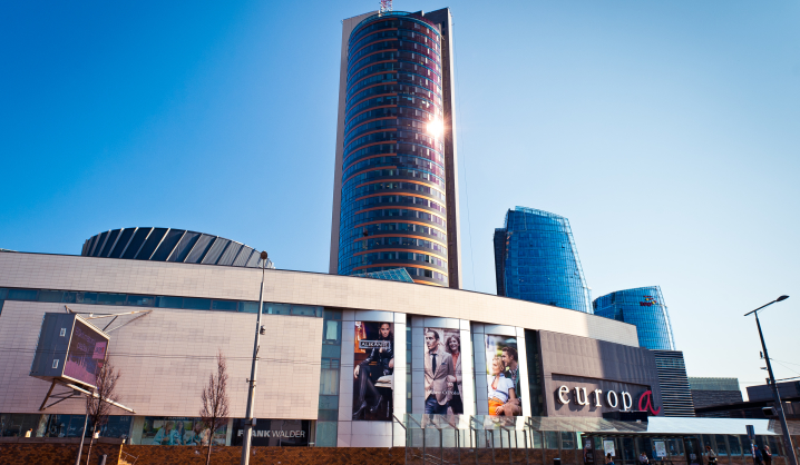 Dangoraižiai Vilniuje: kada ir kas aplenks „Europos“ pastatą?